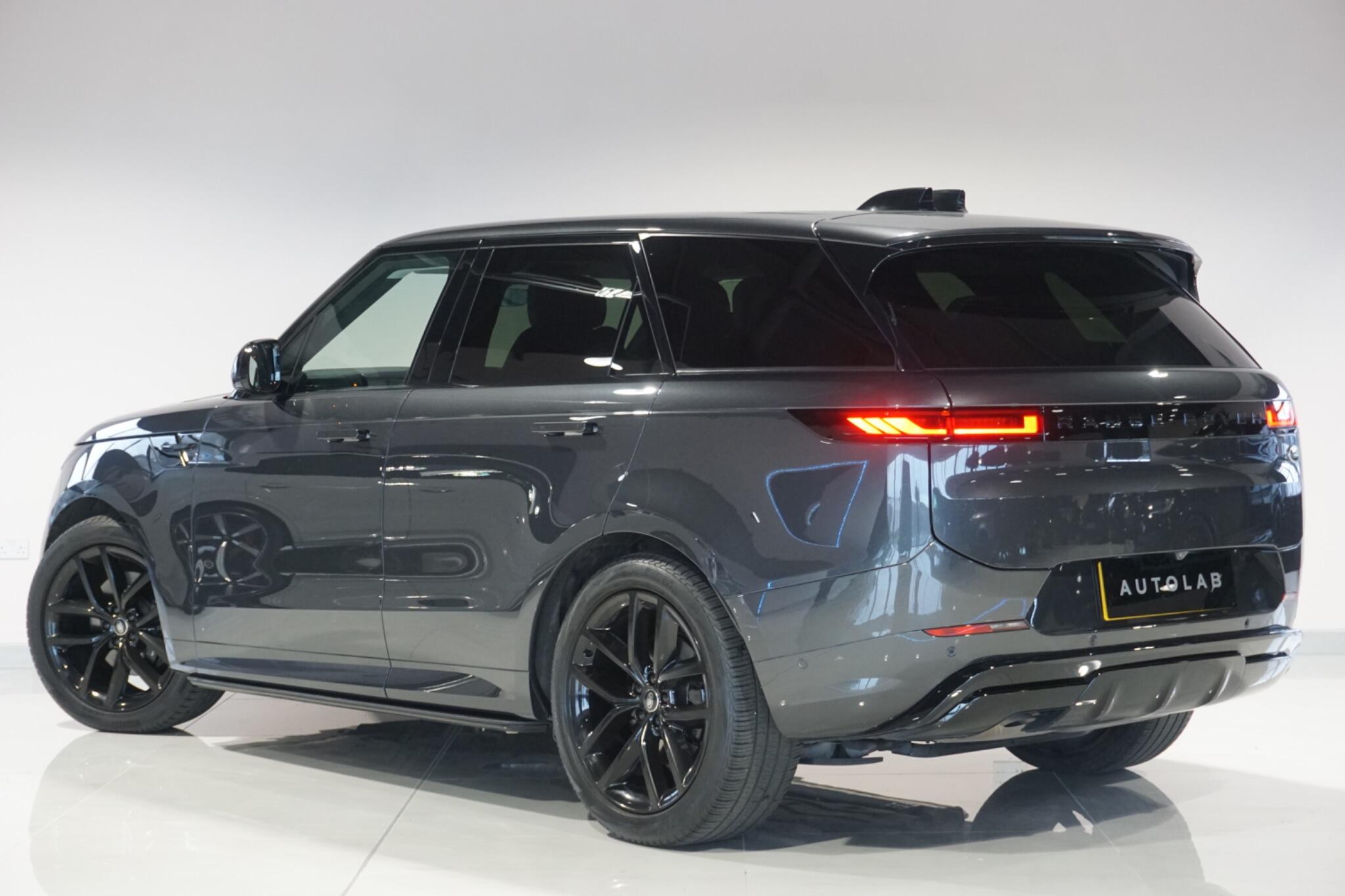 Land Rover Range Rover Sport 3.0 D300 MHEV Dynamic SE SUV 5dr Diesel Auto 4WD Euro 6 (s/s) (300 ps)